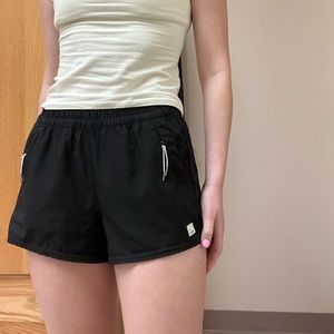 BLACK VUORI DASH SHORT